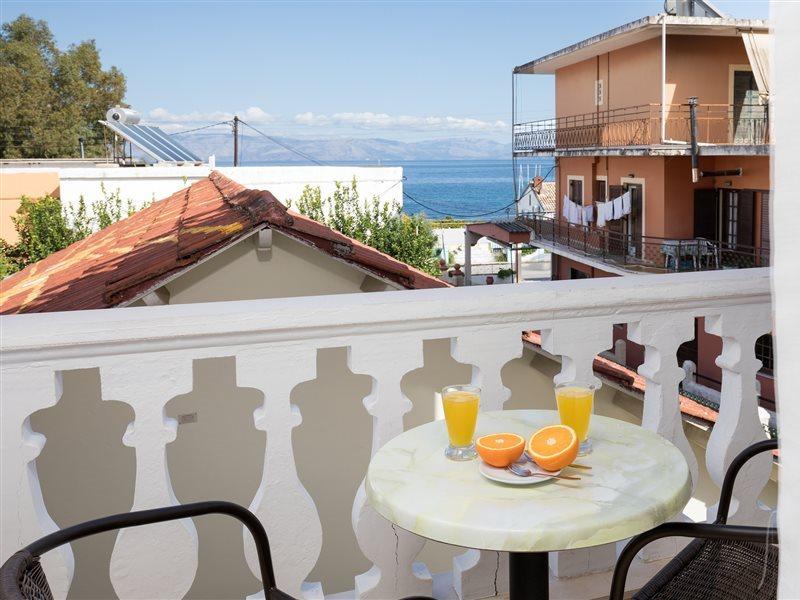 Bella Vista Beach Hotel And Studios Benitses  Luaran gambar